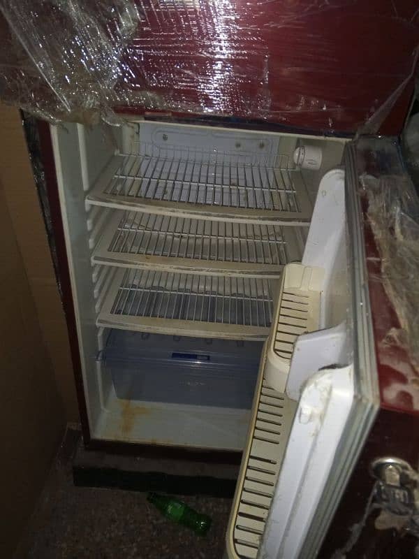 ORIENT LARGE SIZE FRIDGE RED COLOR FOR SALE NOT USED FRESH CONDITION 9