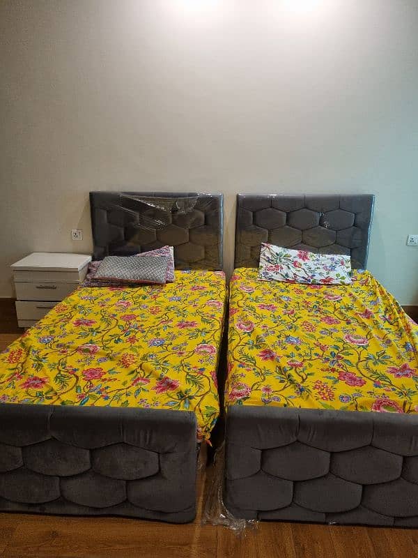 2 single beds with single side table 2