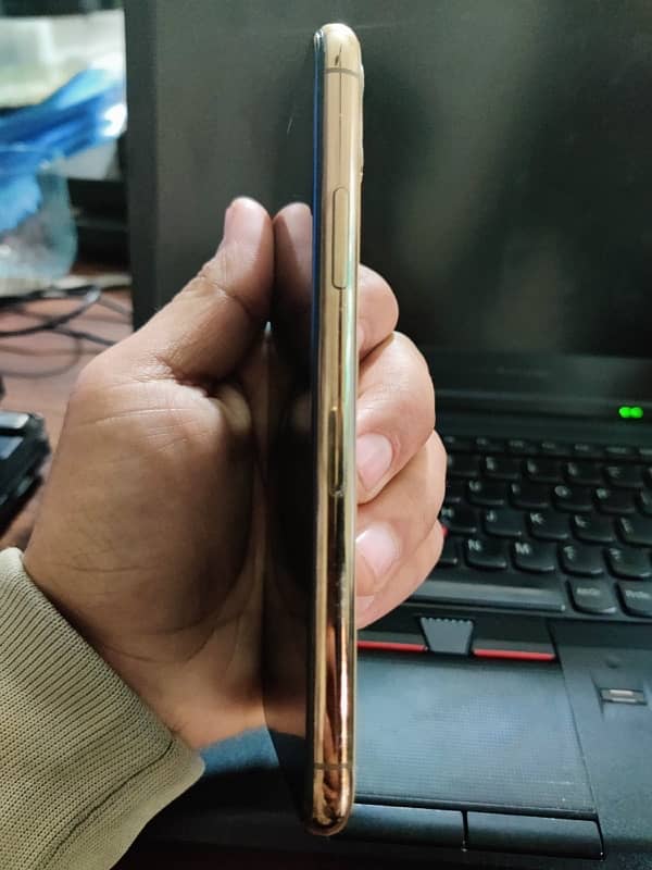 Iphone 11 Pro (64 GB) PTA Approved with Box 4