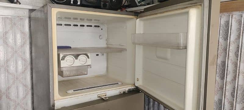 samsung (medium) size fridge for sale 2
