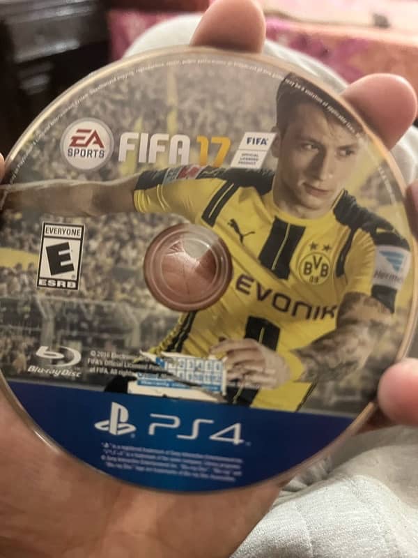 selling my old disc fifa 19+fifa 17 +farcry primal 3