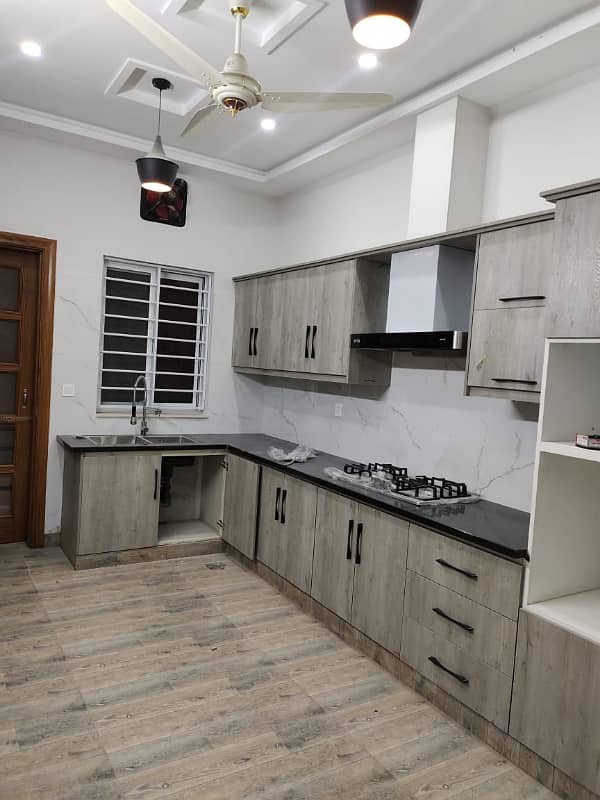 14 marla Upper portion available for Rent G-13 Contact:-0347-7163075 6