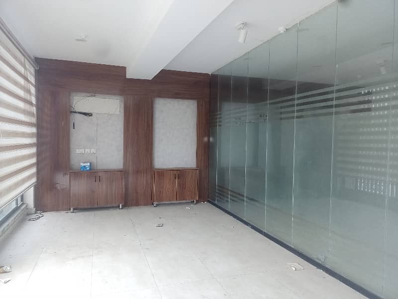 04 MARLA COMMERCIAL FLOOR WITH LIFT AVAILABLE 0