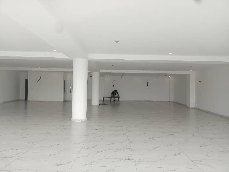 16 MARLA COMMERCIAL FLOOR WITH LIFT AVAILABLE 7