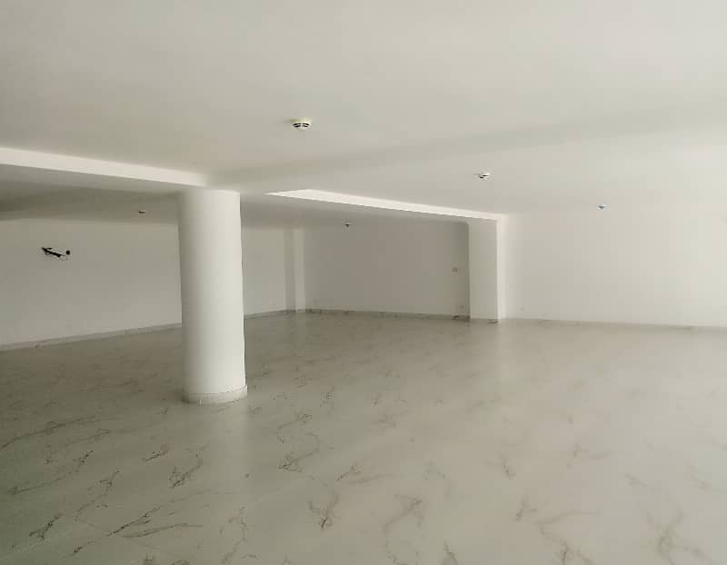 16 MARLA COMMERCIAL FLOOR WITH LIFT AVAILABLE 9