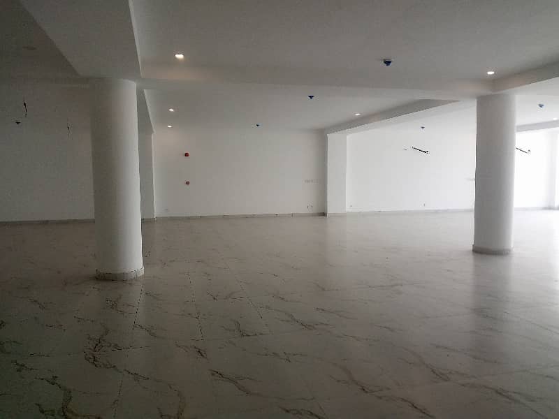 16 MARLA COMMERCIAL FLOOR WITH LIFT AVAILABLE 10