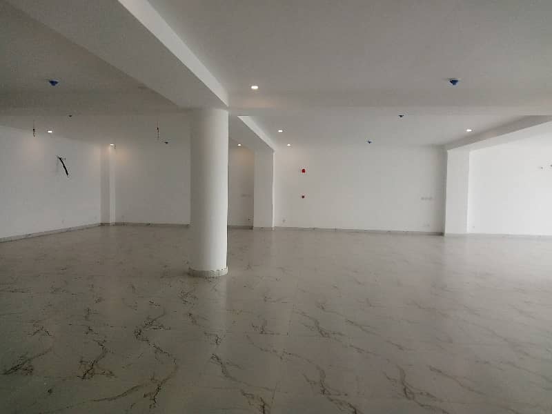 16 MARLA COMMERCIAL FLOOR WITH LIFT AVAILABLE 14