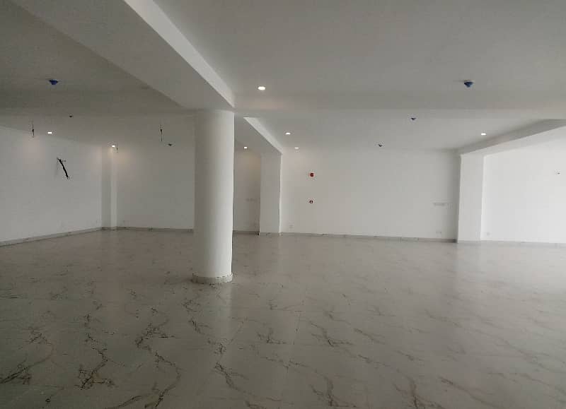 16 MARLA COMMERCIAL FLOOR WITH LIFT AVAILABLE 15