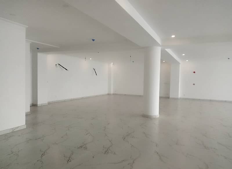 16 MARLA COMMERCIAL FLOOR WITH LIFT AVAILABLE 18