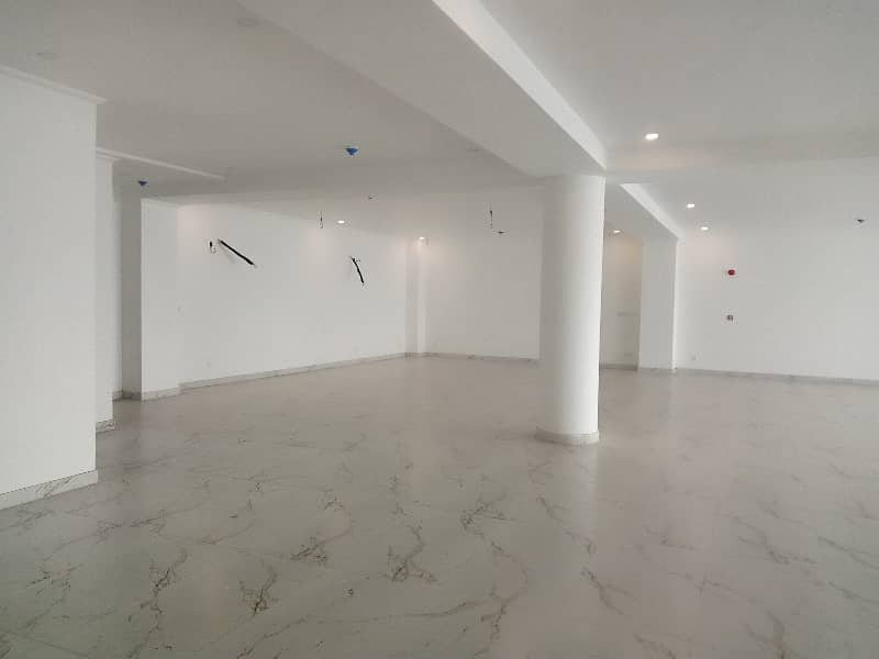 16 MARLA COMMERCIAL FLOOR WITH LIFT AVAILABLE 20