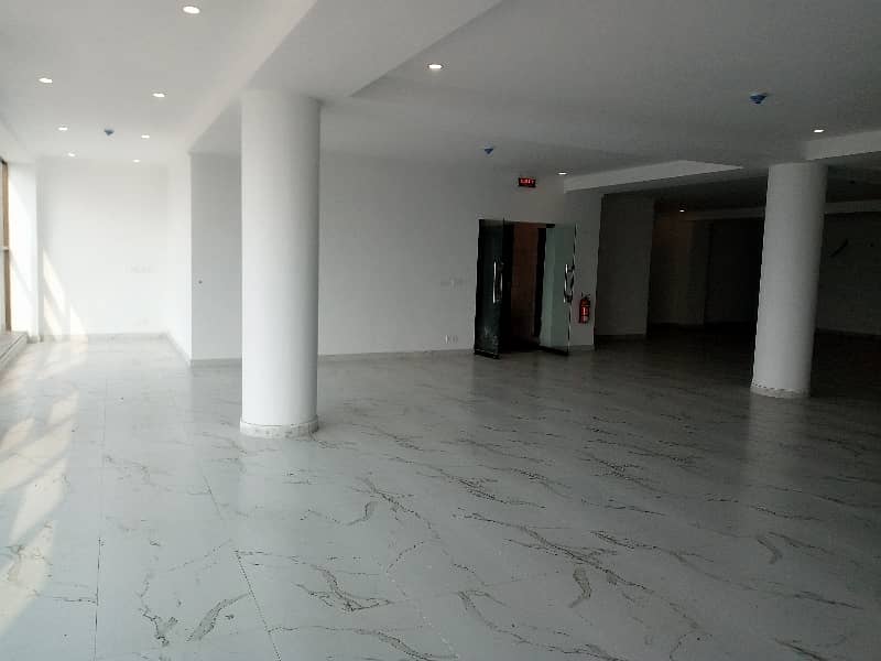 16 MARLA COMMERCIAL FLOOR WITH LIFT AVAILABLE 29