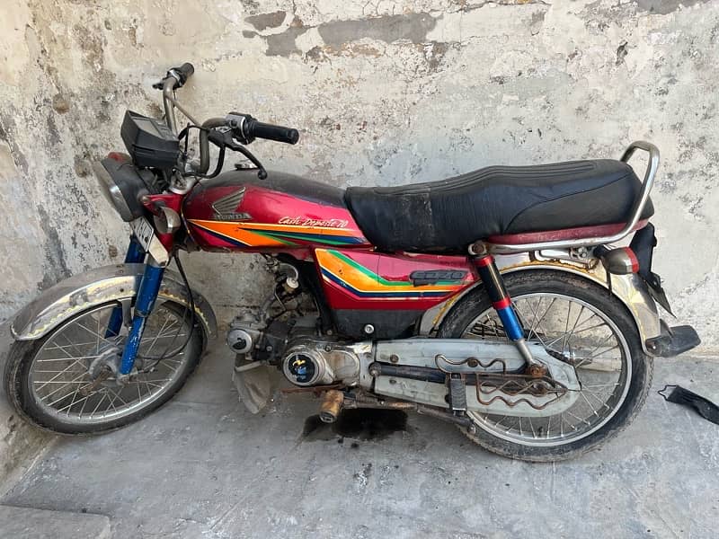 Honda 70 2012 Good Condition Only Oil Tank Leekage 2