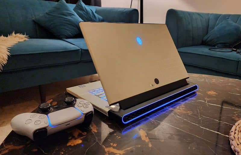 Alienware M15 r2 1