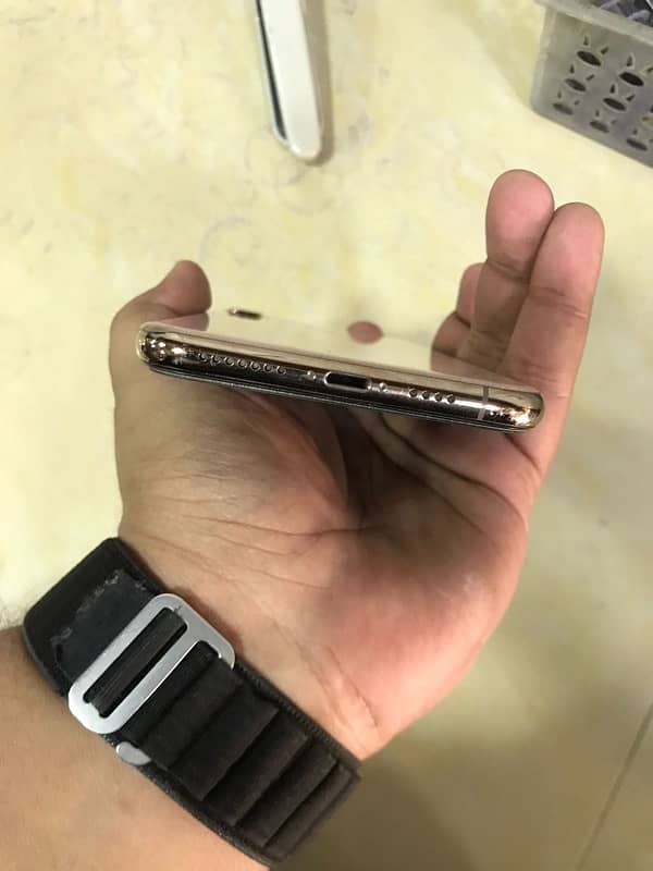 iphone xs max 64gb pta approved 4