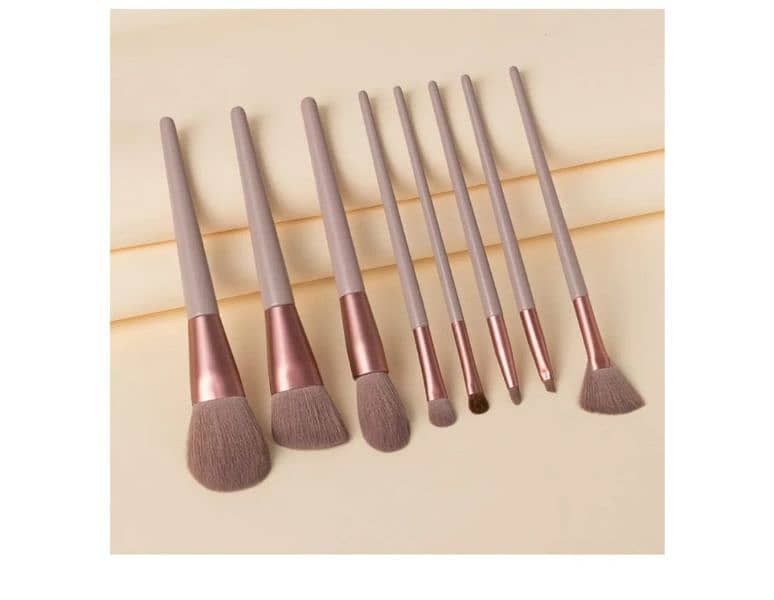 13 pcs makeup brush available in limited and premium stock. 3