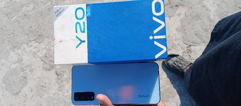 vivo y20 4 64 box charger ka Sath ha phone 3