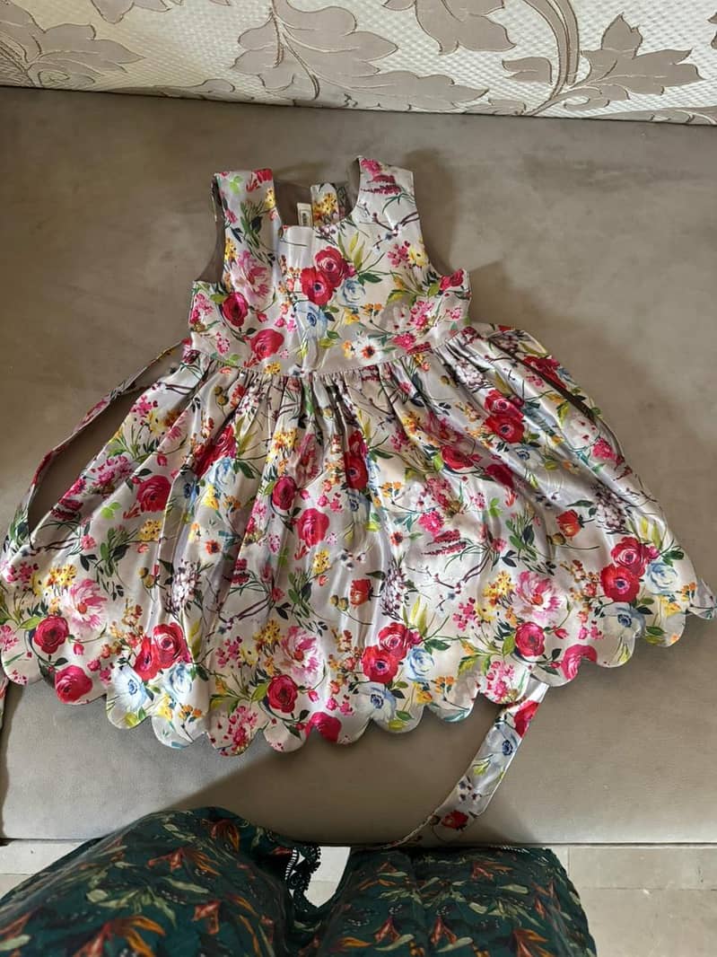 Girls frock 0