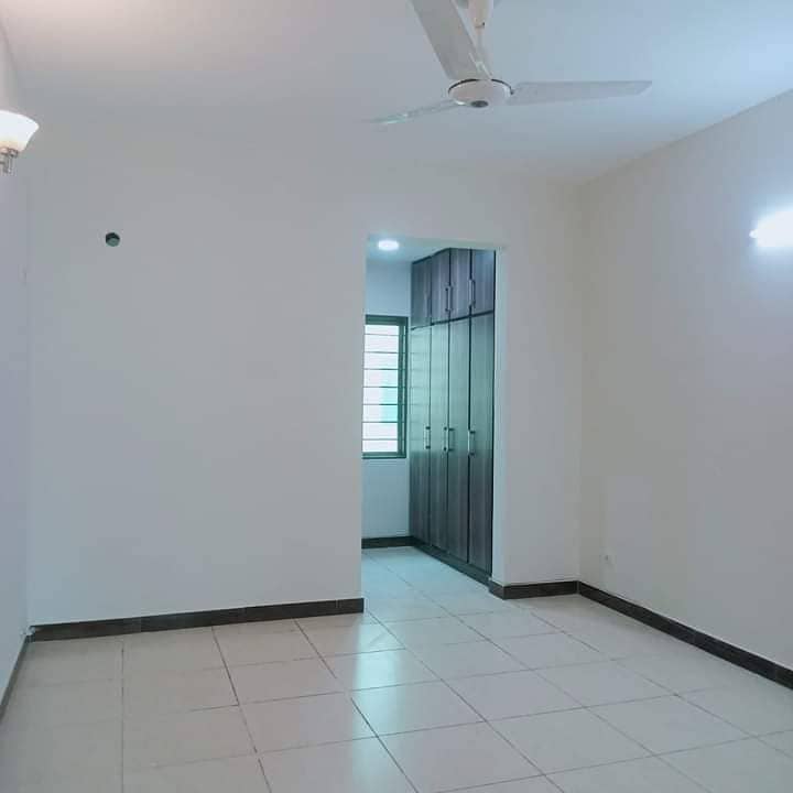 Apartment available for sale in Askari 11 sec-B Lahore 3