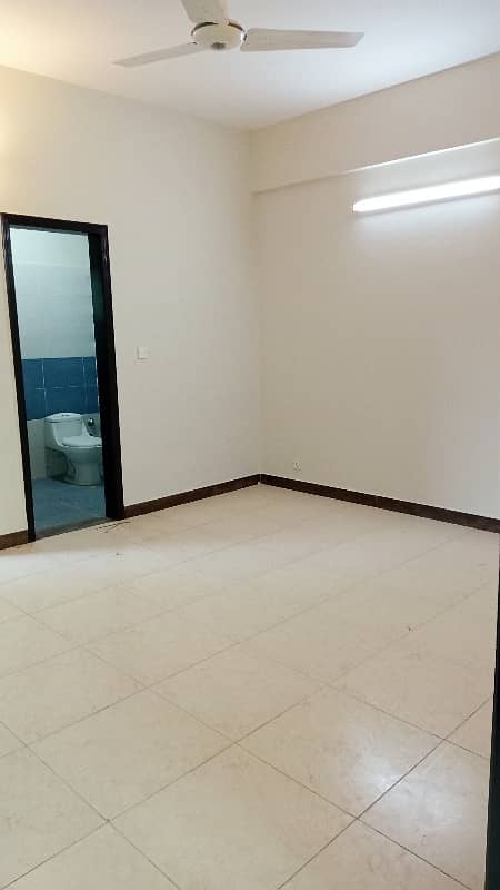 Apartment available for sale in Askari 11 sec-B Lahore 39