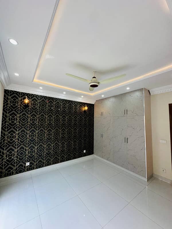 10 Marla Lower Portion Available For Rent In Jasmine Block Bahria Town Lahore 17