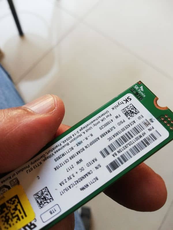 SK hynix 1 TB import from UK 3