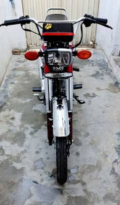 Honda 125 bilkul saf halat ma ay 10/10 .