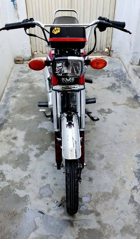 Honda 125 bilkul saf halat ma ay 10/10 . 0