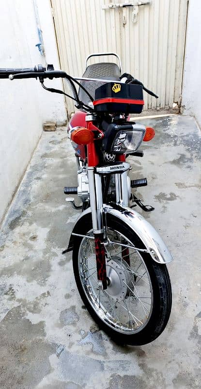 Honda 125 bilkul saf halat ma ay 10/10 . 1