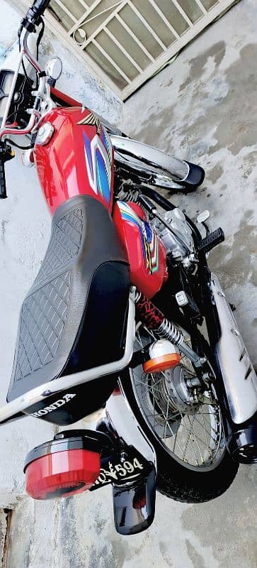 Honda 125 bilkul saf halat ma ay 10/10 . 6