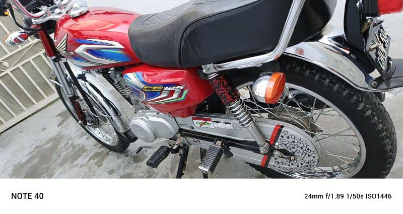 Honda 125 bilkul saf halat ma ay 10/10 . 8