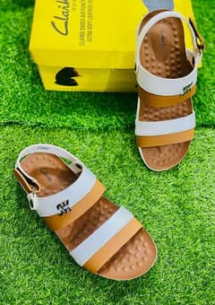 man's light sandals available in 6 pcs size 6 to 11 mustard