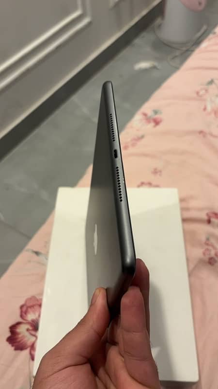 IPad 9 generation 64 Gb spacegrey with box 4