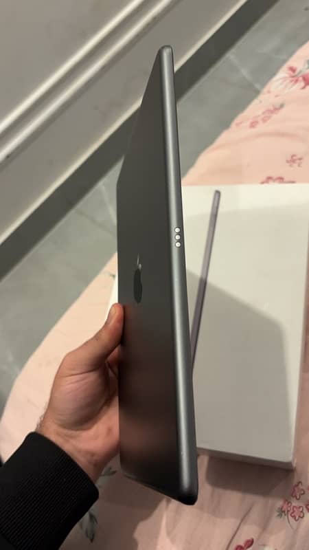 IPad 9 generation 64 Gb spacegrey with box 5