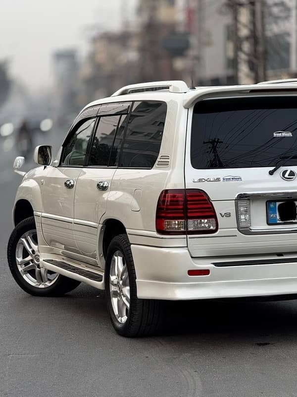 Toyota Land Cruiser CYGNUS V8 4