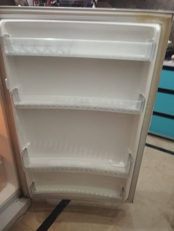 Full size fridge no frost fridge condition 10/9.5 2