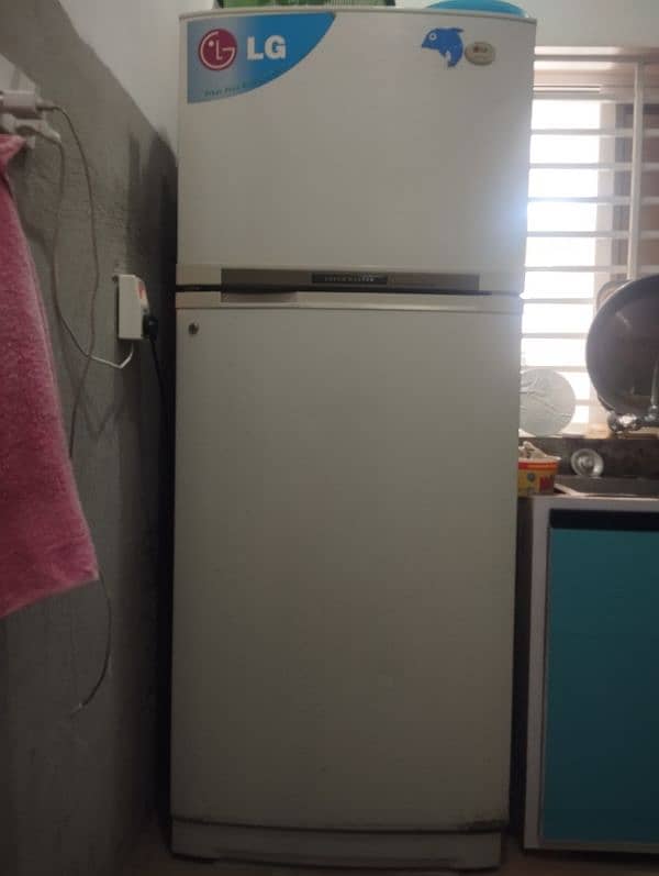 Full size fridge no frost fridge condition 10/9.5 5