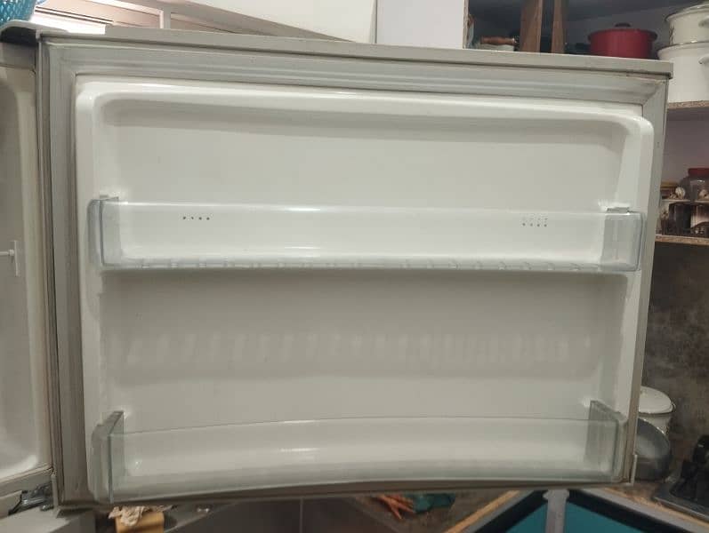 Full size fridge no frost fridge condition 10/9.5 7