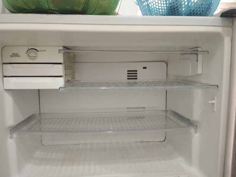 Full size fridge no frost fridge condition 10/9.5 8