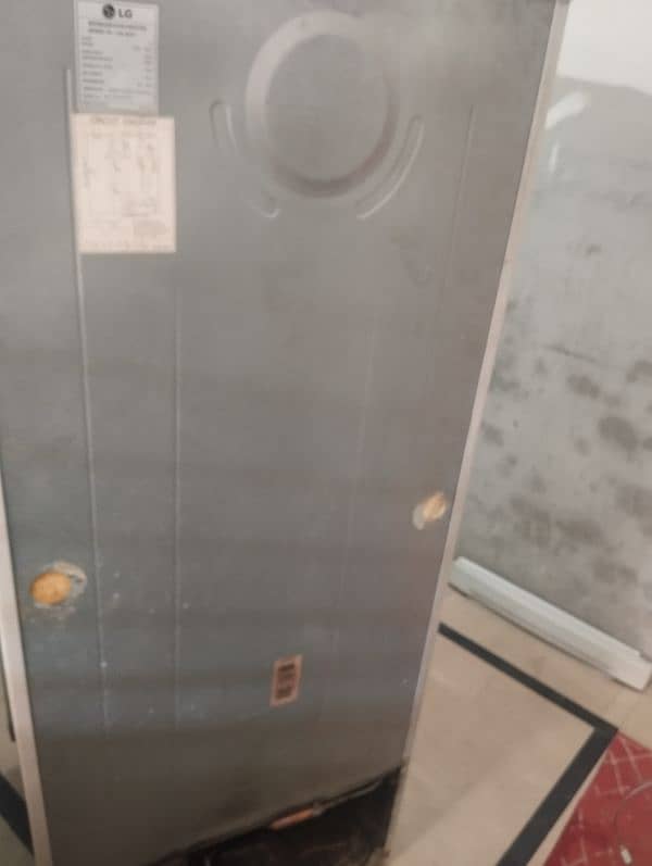 Full size fridge no frost fridge condition 10/9.5 13