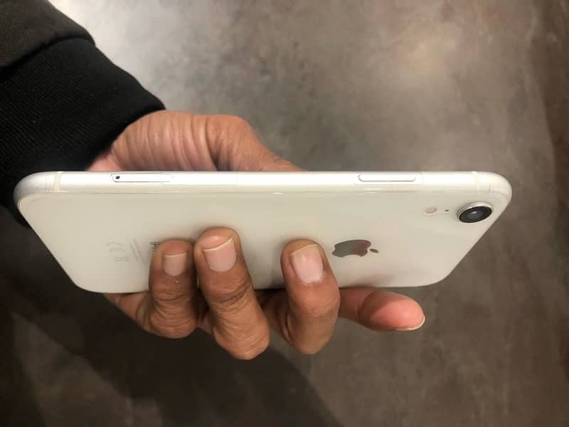 iPhone xr dual pta 64 gb 3