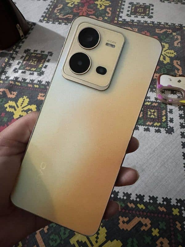 Vivo v25e Golden color 0