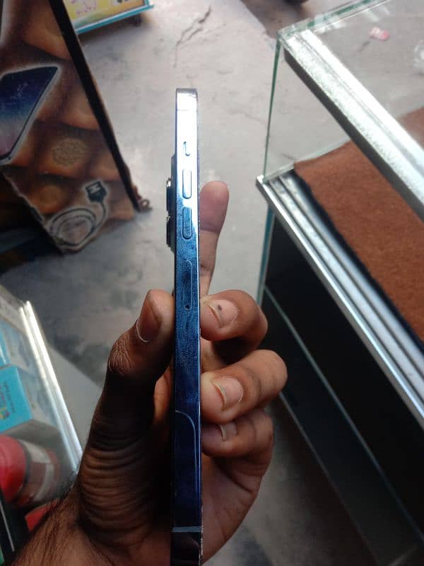 13 pro max blue color 256 gb non pta other ok just panal broken 1