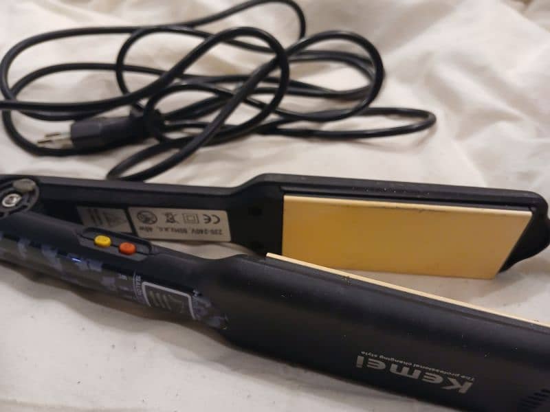 Kemei Hair straightener 3