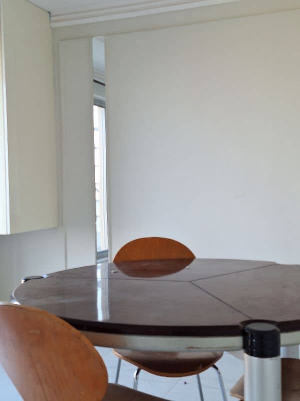 Round Coffee Table with Chairs 3