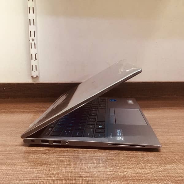 Hp zbook firefly 14 G8 4