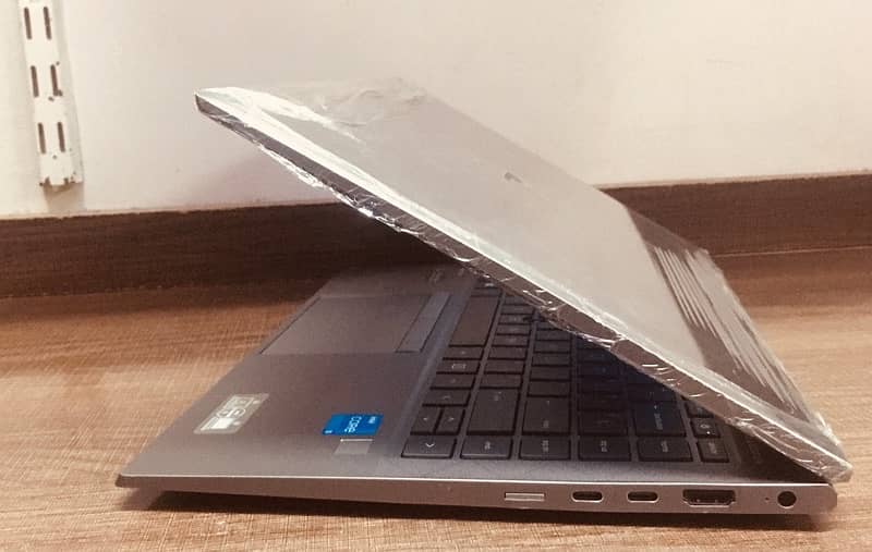 Hp zbook firefly 14 G8 6