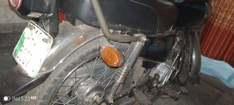 HONDA 125 AK DAM SAF CONDITION GUJRRAWALA number 18