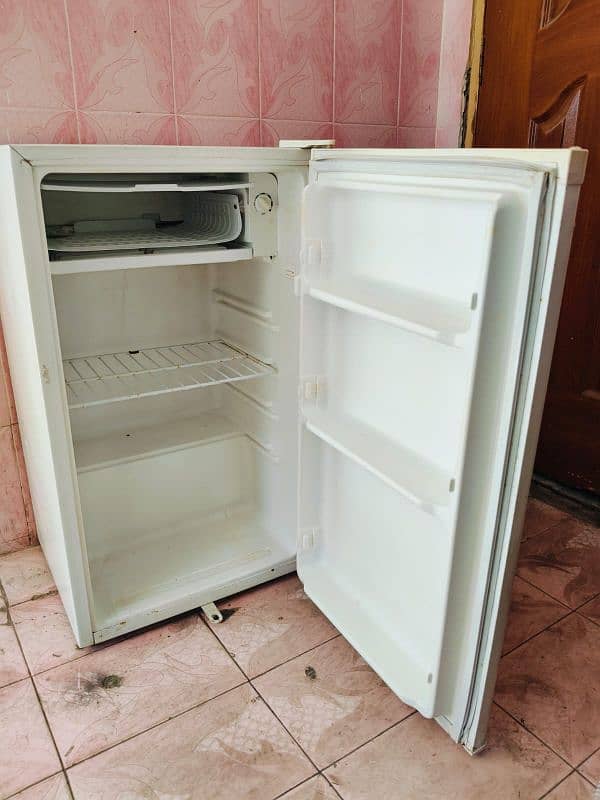 changruba fridge room size all okay good condition/0312/4645208/ 6