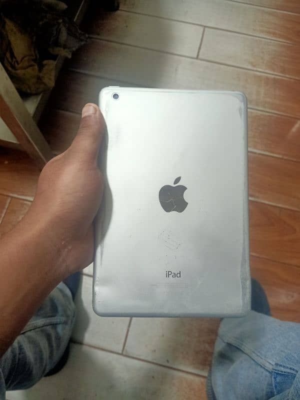 ipad 64gb hai condition see 5