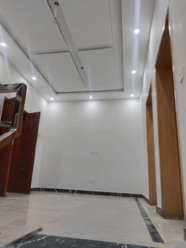 1 Kanal Beautiful House Available For Rent 2